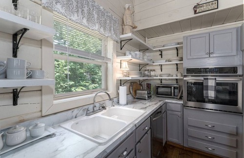 Murphy Cabin | Kingfisher`s Riverside Cabin