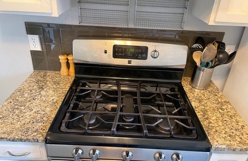 Glenwood Grove - North Iris House | Kings and Queens 3 BR Base Camp