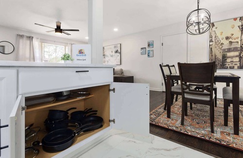 Lee's Summit House | Kings Beds w/TV's Steps to Shops NEW