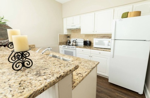 Lackey Cottage | Kings Creek Plantation Cottages - Busch Gardens- Colonial Williamsburg