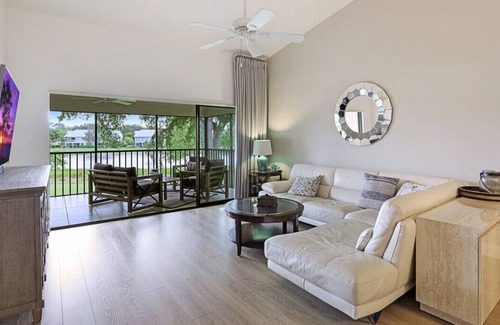 Kings Lake Condo | Kings Lake Roomy Monthly Naples Rental!