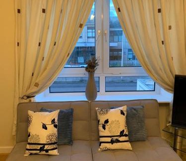 Central Aberdeen Apartment | Kings St View Simple Apartment