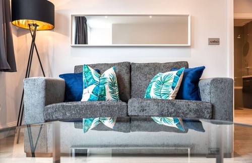 Staines Apartment | Kingsbridge House Apartment Six