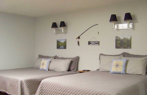Broaddus House | Kingsley's Corner Room 2 - Kitchenette