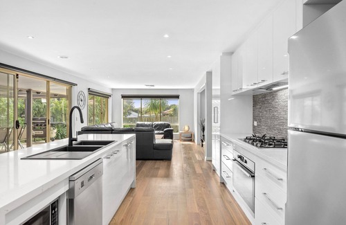Ocean Grove House | KINGSTON DOWNS - OCEAN GROVE - Sleeps 17nStrictly Family and Corporate Bookings