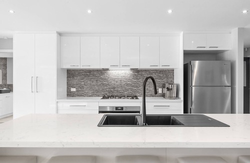 Ocean Grove House | KINGSTON DOWNS - OCEAN GROVE - Sleeps 17nStrictly Family and Corporate Bookings