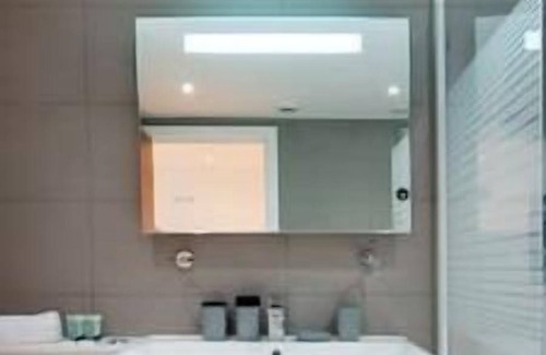 Norbiton Apartment | Kingston - Entire Studio Flat with Patio - Walk to Station