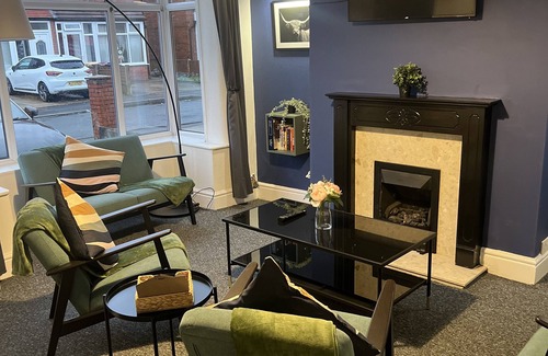 Bolton House | *Kingston house/*contractors/* long stays/*discount/*free parking