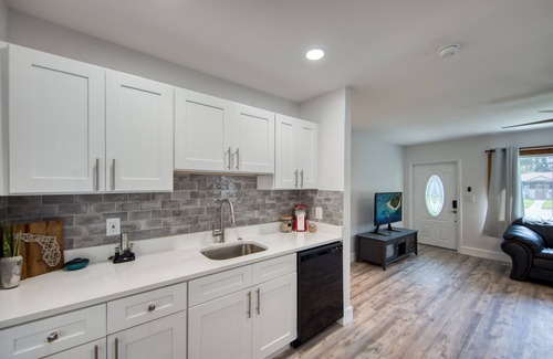 Disston Heights House | Kingston - House in St. Petersburg. Close to downtown & the beach! Dog friendly
