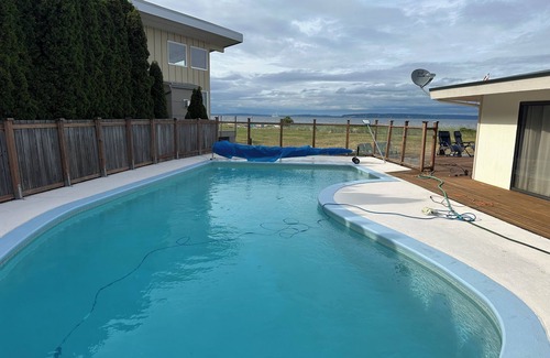 Kingston House | Kingston Waterfront Retreat – Beach, Pool & Amazing Sound & Mountain Views!