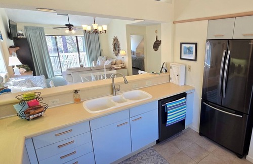 Arcadian Shores Villa | Kingston WHP 21D 2nd floor Villa w/pool/beach