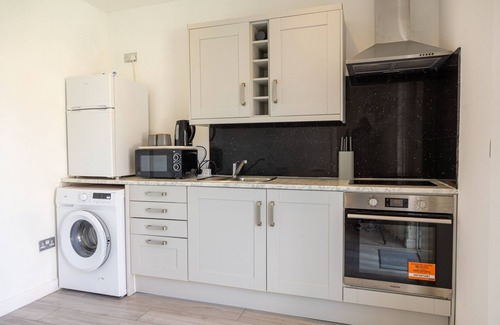 Basildon Apartment | KingsVilla Annex | Basildon