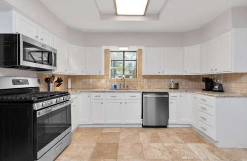 Kingwood House | Kingwood Escape – 6BR w/Heated Pool, Near IAH