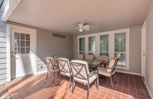 Kingwood House | Kingwood Escape – 6BR w/Heated Pool, Near IAH