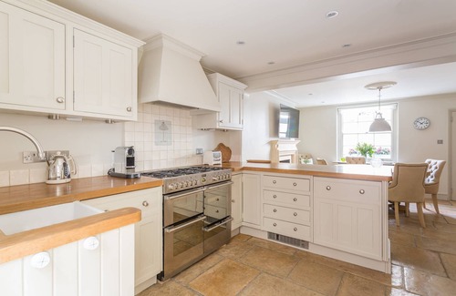 Knightsbridge Apartment | Kinnerton Street by onefinestay
