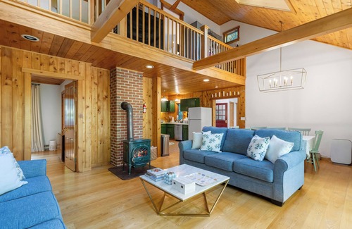 Jefferson Cottage | Kinney Cabin: 5-Bedroom Lakefront Home
