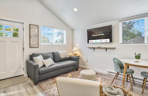 Colorado Springs House | Kiowa Studio - Downtown Pet-Friendly BBQ Fire Pit