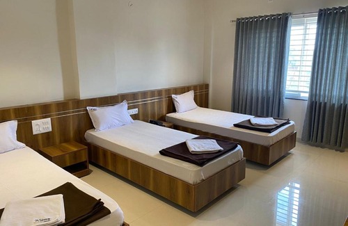 Gadag-Betageri Hotel | KIRAN COMFORTS