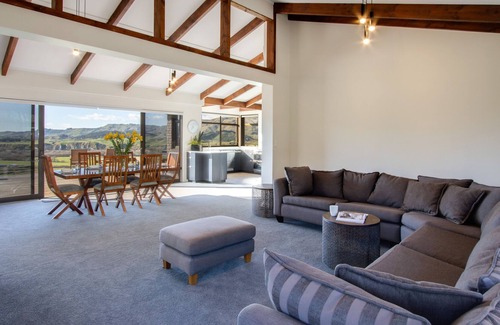 Poukawa House | Kiritea TukiTuki Lookout - Havelock North Home
