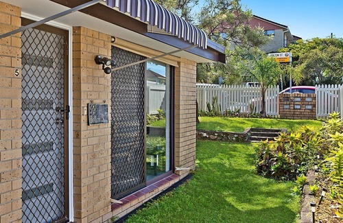 Coolangatta Apartment | Kirra Sea 5 - Comfortable & Convenient Beachside Kirra - Linen Provided