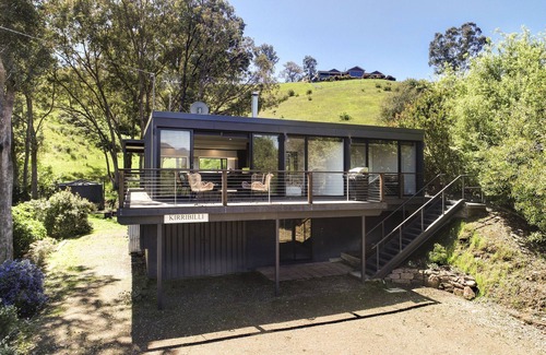 Goughs Bay House | Kirribilli: 2 BR, 1.5 BA House in Goughs Bay, Sleeps 4