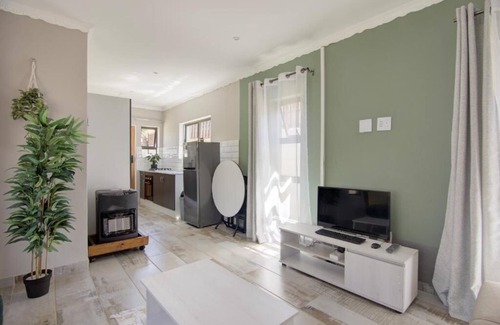 Ekurhuleni Cottage | Kirrin Cottage