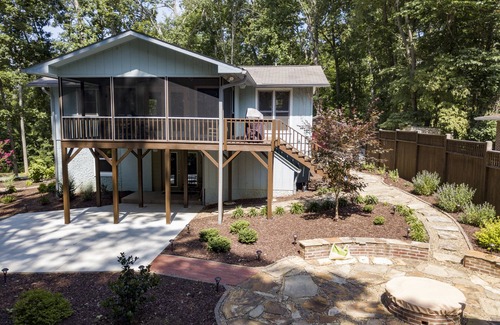 Hayesville Cabin | Kirsten's Lakeside Paradise on Lake Chatuge. Enjoy Lake Life! Fire Pit, Dock