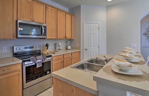 Trafalgar Village Villa | Kissimmee Villa w/ Private Pool ~ 13 Mi to Disney