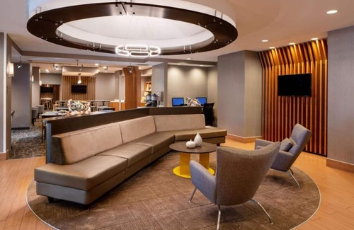 Donelson Hotel | Kitchenette, Pool, Pet-friendly, Free Parking! Nashville At Its Best!