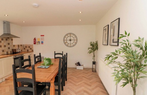 Flamborough House | KITTIWAKE, pet friendly, character holiday cottage in Flamborough