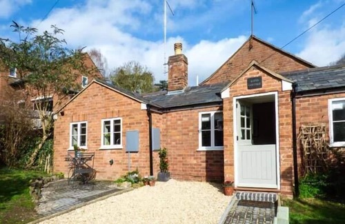 Little Malvern Cottage | KITTS COTTAGE, pet friendly, luxury holiday cottage in Malvern