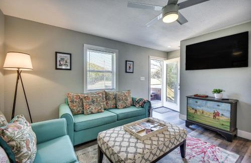 Sea Scape Apartment | Kitty Hawk Apartment with Hot Tub - 1 Mi to Beach!