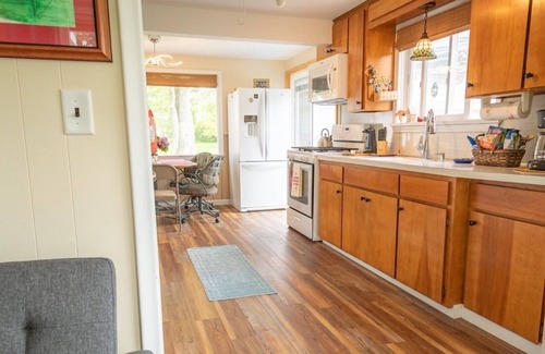 Caseville House | Kitty Lee Cottage - Cozy, Clean & Right in Town!