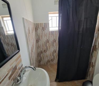 Central House | Kitumba Lodge, 1 bed, kitchen & Lounge