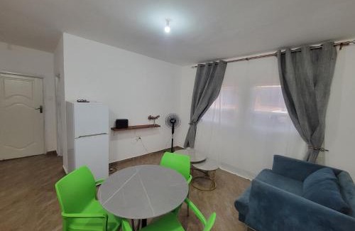 Central House | Kitumba Lodge, 1 bed, kitchen & Lounge