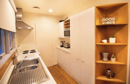 Queenstown House | - Kiwi Batch - Easy Walk To Town - Hot Tub -