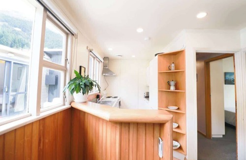 Queenstown House | - Kiwi Batch - Easy Walk To Town - Hot Tub -