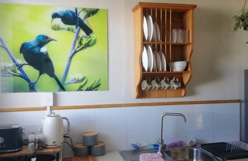 Invercargill Apartment | Kiwiana Art apartment , near city and Queens Park