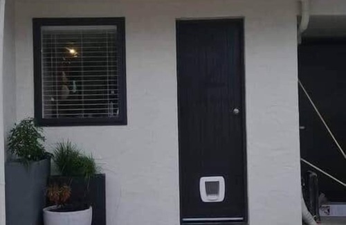 Invercargill Apartment | Kiwiana Art apartment , near city and Queens Park