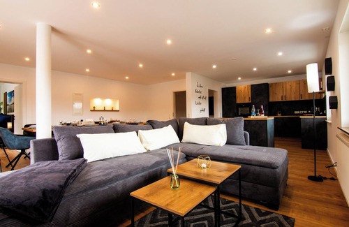 Niedershausen Apartment | Kleeoase: Luxury apartment | jacuzzi | roof terrace | cooking island