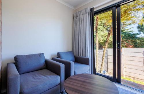 George Apartment | Klein Geheim Garden Cottage