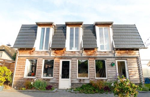 Municipality of Kaag en Braassem House | klein polderhuis - bollenschuur