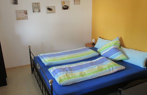 Volkach Apartment | Kleines Appartement (22qm) ohne Küche mit Doppelbett und Balkon
