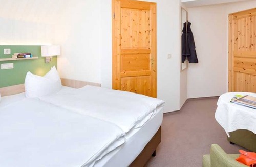 Neuensien Apartment | Kleines Doppelzimmer mit Seeblick - Ferienzimmer und -wohnungen mit Seeblick