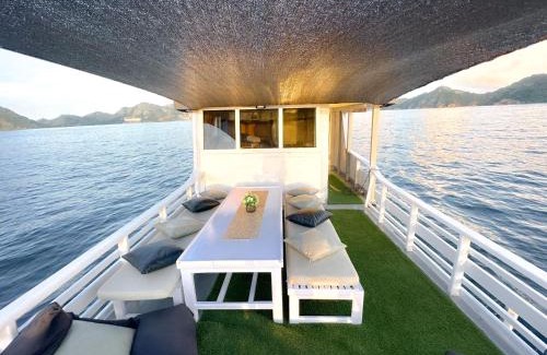 Labuan Bajo Boat Rental | KLM Senayla