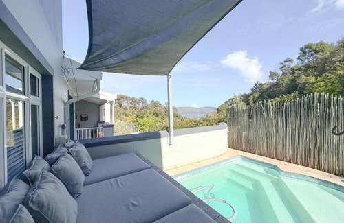 Knysna Apartment | Kloof Gardens: Pool & Braai with Lagoon Views