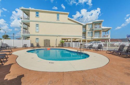 El Centro Beach House | Knee Deep