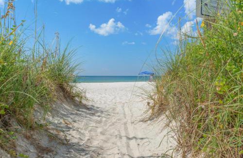 El Centro Beach House | Knee Deep