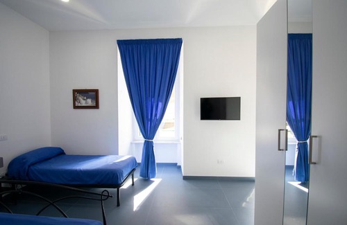 Posillipo House | Knight House