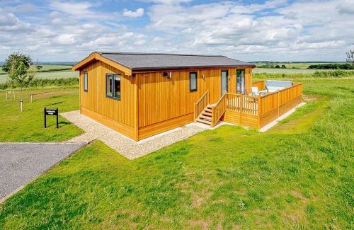 Hundall Resort | Knights Lodges